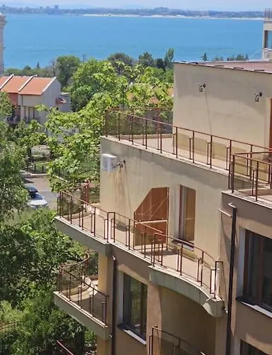 Three-room アパート *